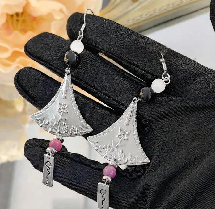 New Chinese-style folk-style earrings with classical wind chimes, long-style Hanfu ethnic ear pendants for women