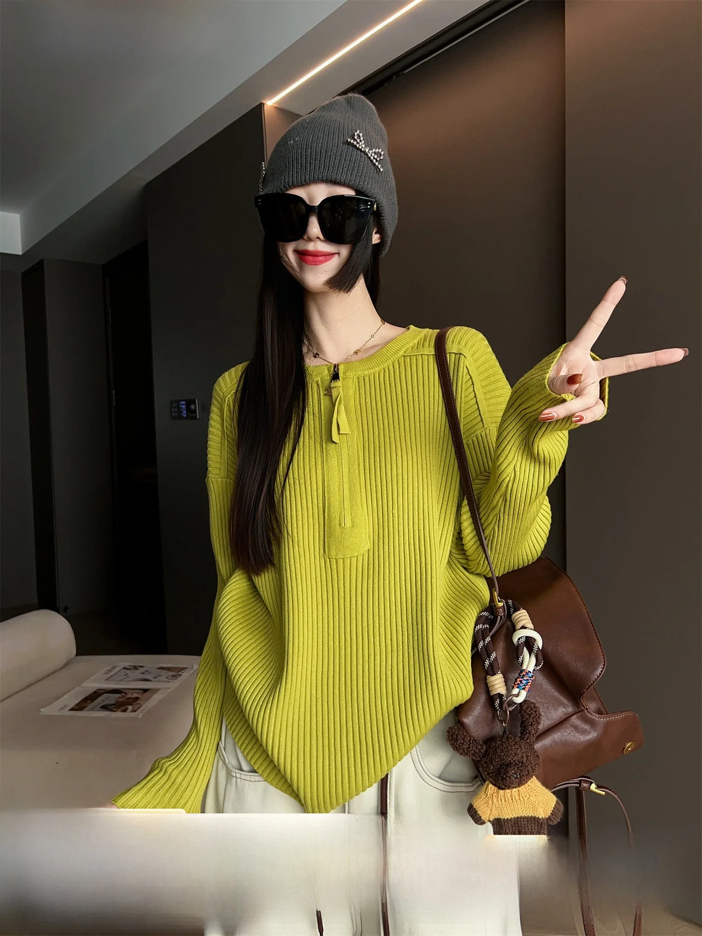 

Новый модный женский вязаный свитер свободного кроя на осень-зиму, простой базовый топ с круглым вырезом и длинными рукавами