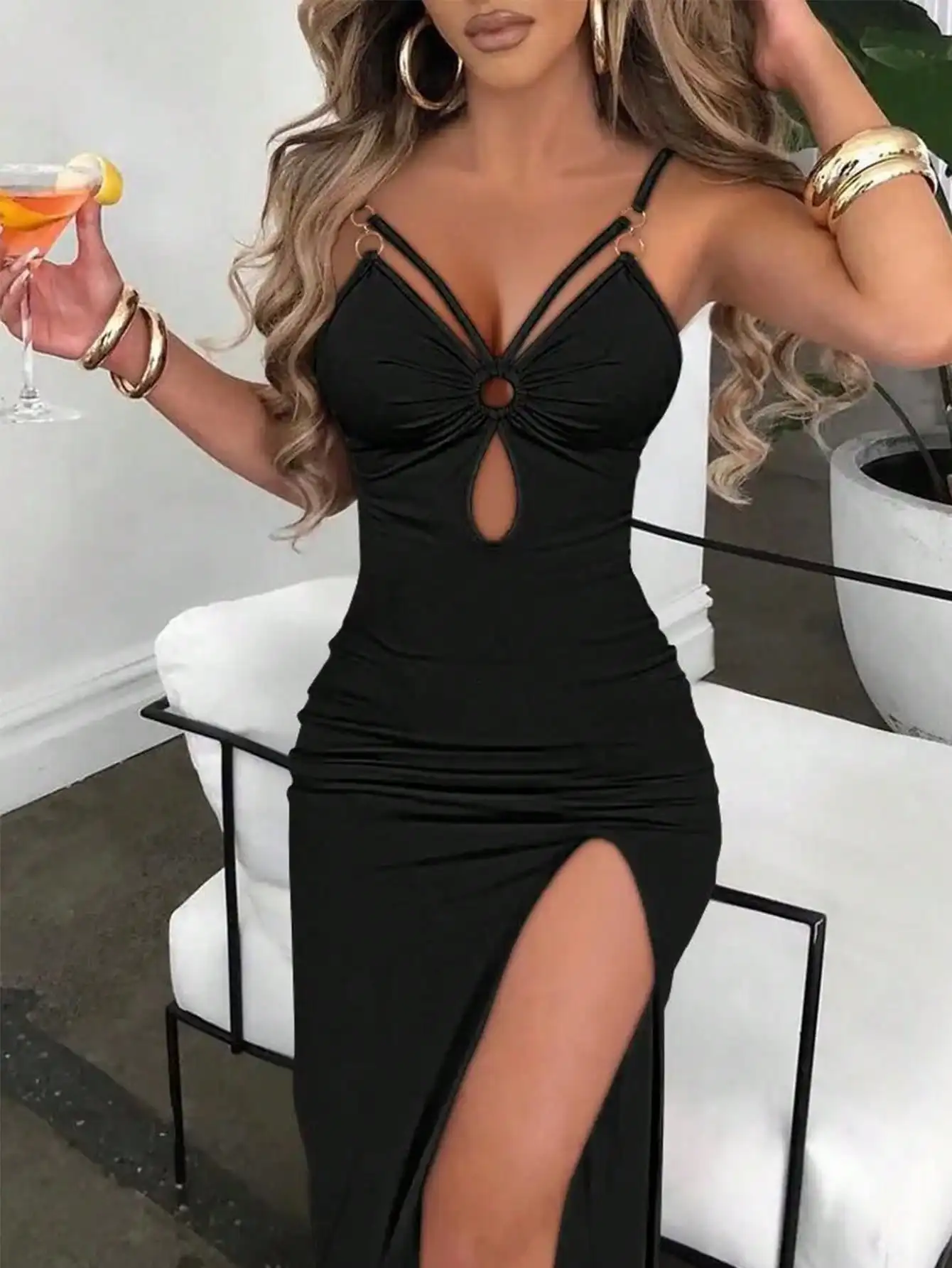 

Черное однотонное макси-платье на тонких бретелях с вырезами и боковым разрезом