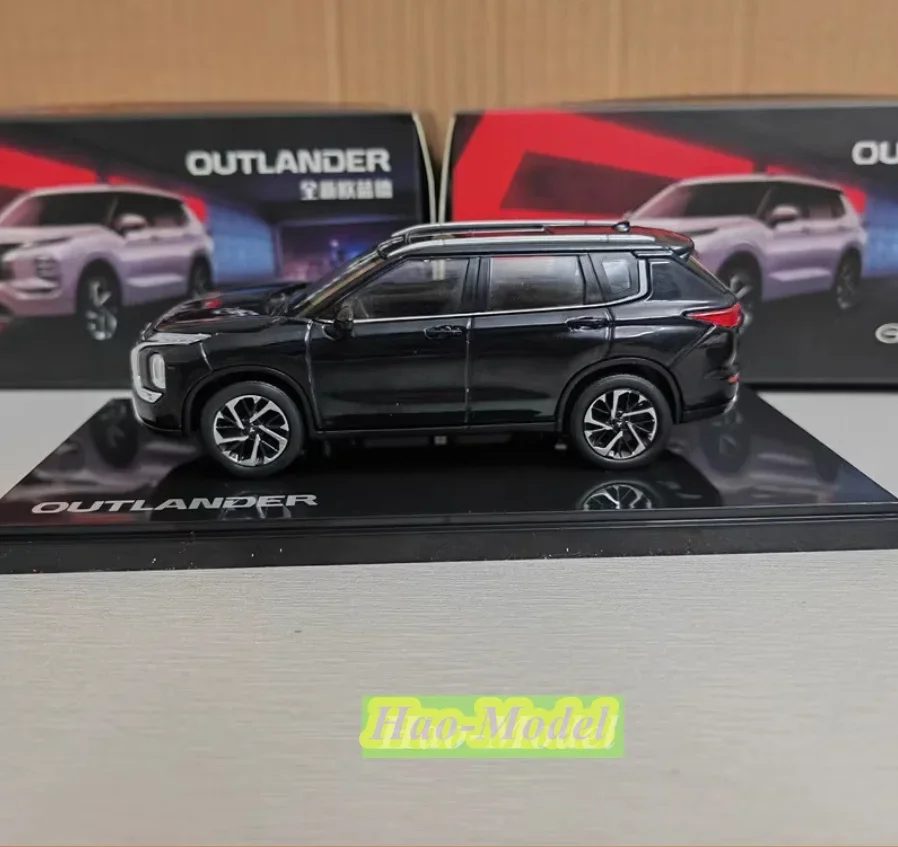 1/43 para Mitsubishi OUTLANDER 2023, SUV, coche en miniatura de aleación, juguetes para niños, regalos de cumpleaños, Hobby, colección de exhibición, adornos negros