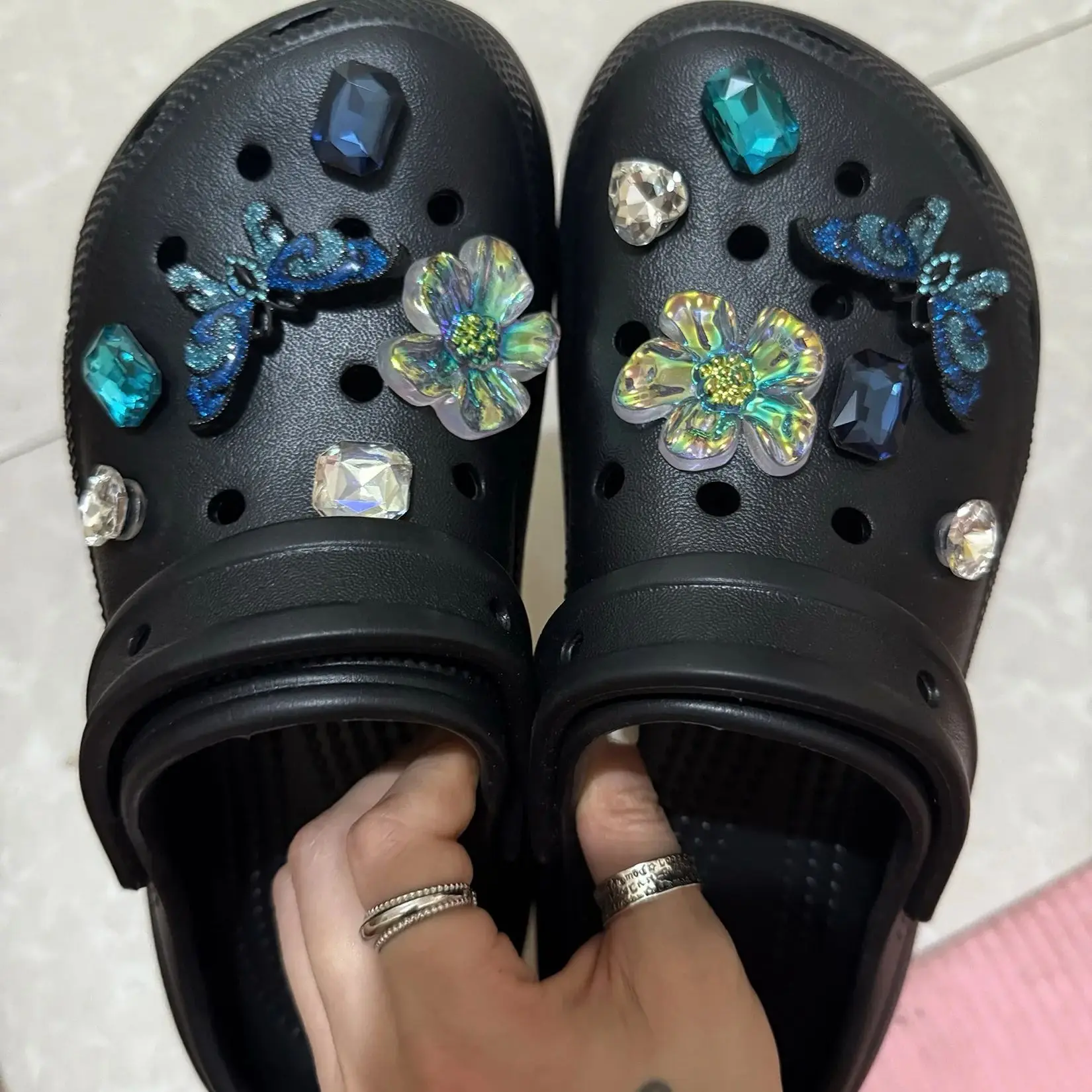 【12pcs】DIY Clogs Shoe Charm Mysterious Butterfly Shining Diamond Pearl Shoe Flower Clogs Decorations Sandals Accessories