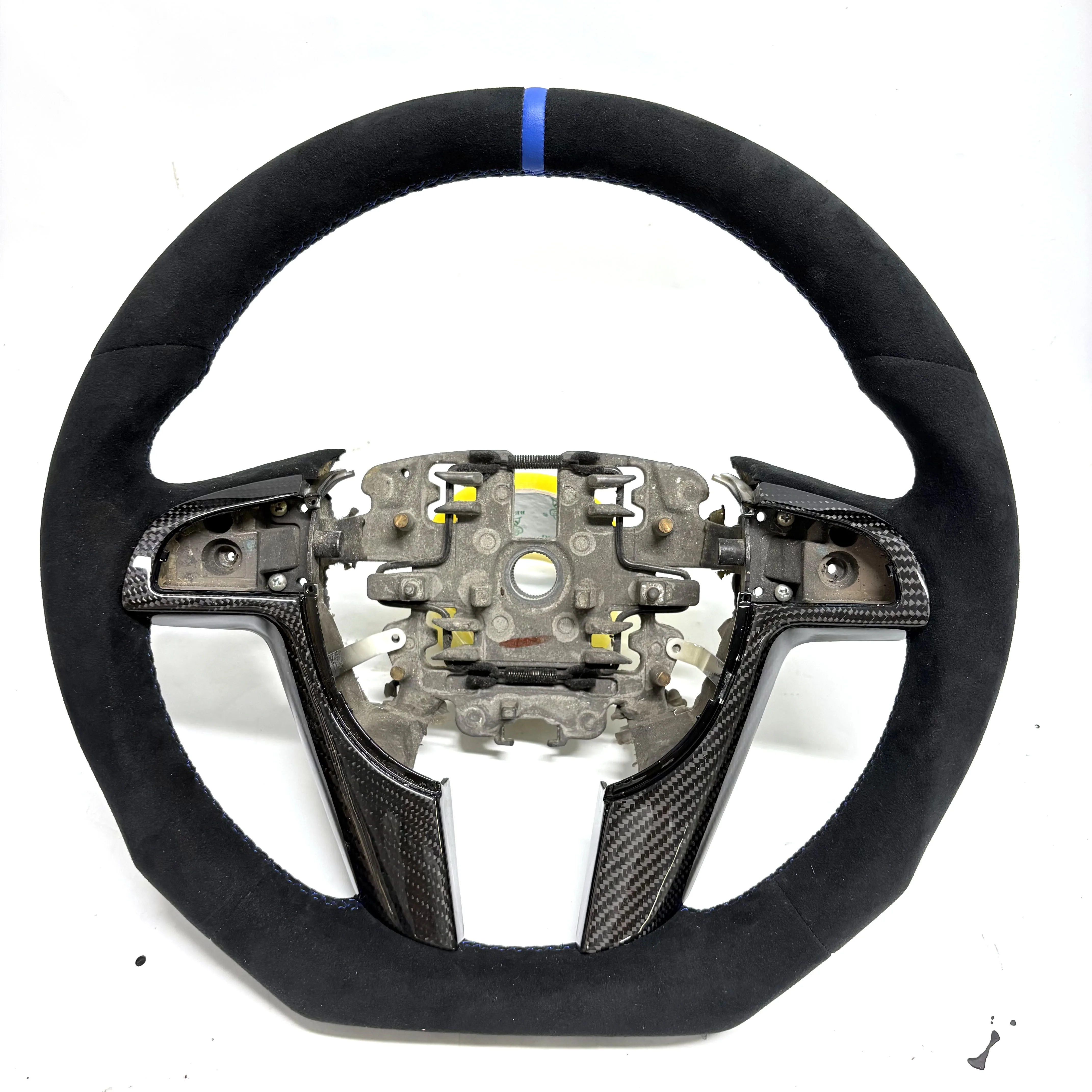 

Индивидуальное рулевое колесо из кованого углеродного волокна из алькантары для Pontiac G8/Holden VE VF