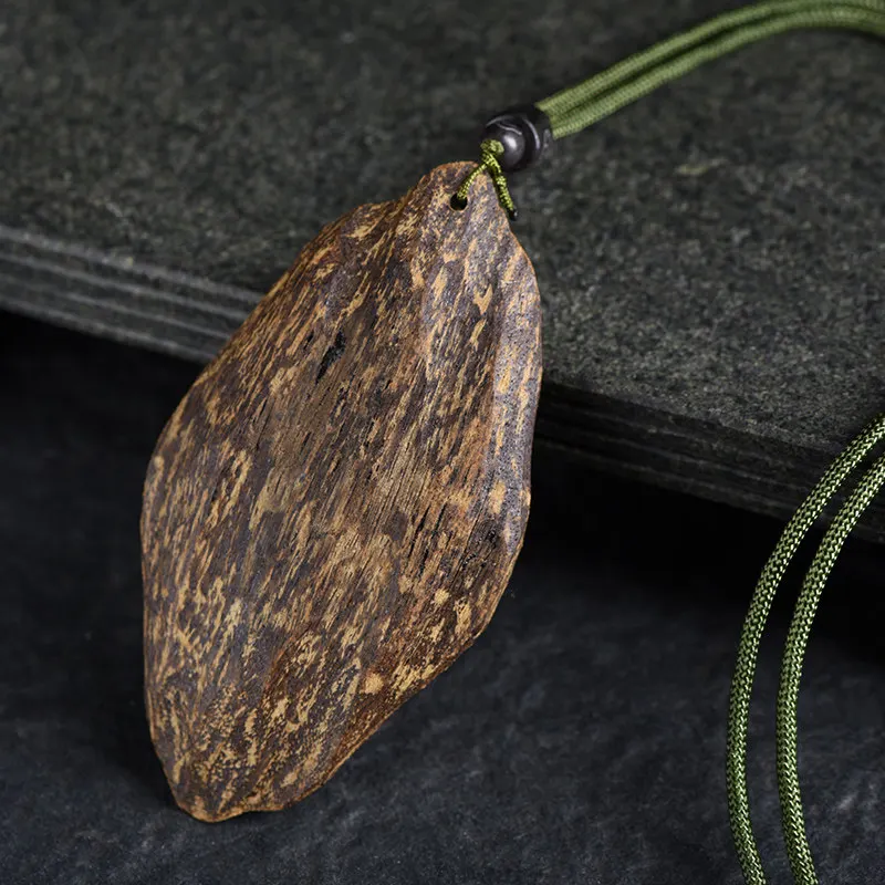 Natural Nha Trang Agarwood Freeform Handheld Piece Wood Carving Pendant Craft with Rich Medicinal Fragrance Gifts