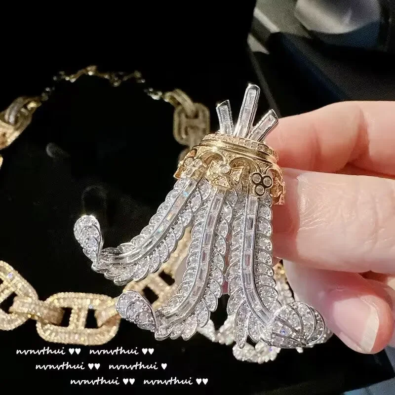 

Crown Feather Brooch Luxurious Feathered Jewel Brooch Medieval JewelryRetro Court Style Crown De Ropa Woman Jewelry