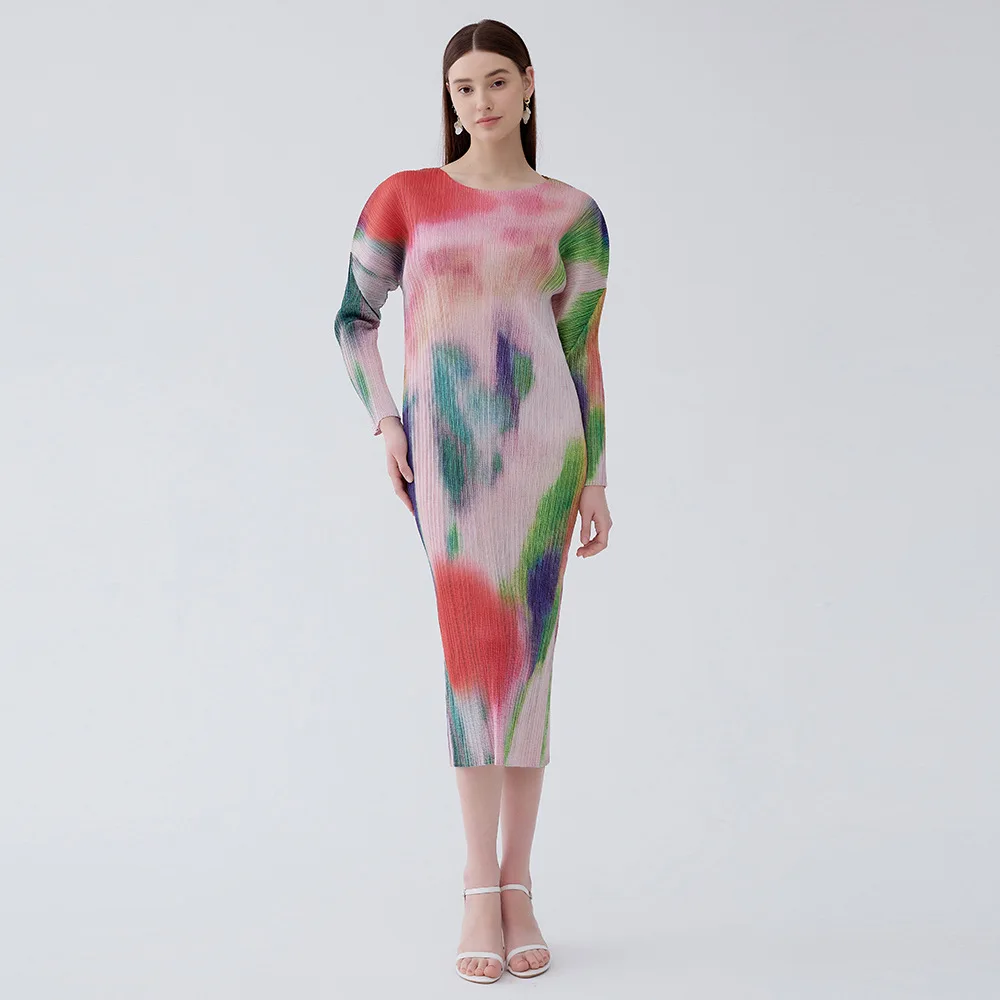 Summer 2024 New Long-sleeved Waist and Thin Miyake Oil Painting Dress, Round Neck Fashion Temperament Pleated Woman