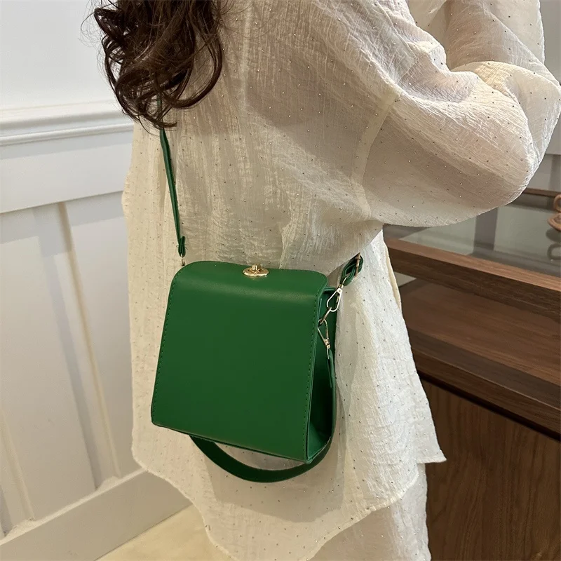 Elegant Ladies Shoulder Bag Stylish Compact Square Bag Versatile Trendy Handbag for Early Autumn Single Crossbody Bag