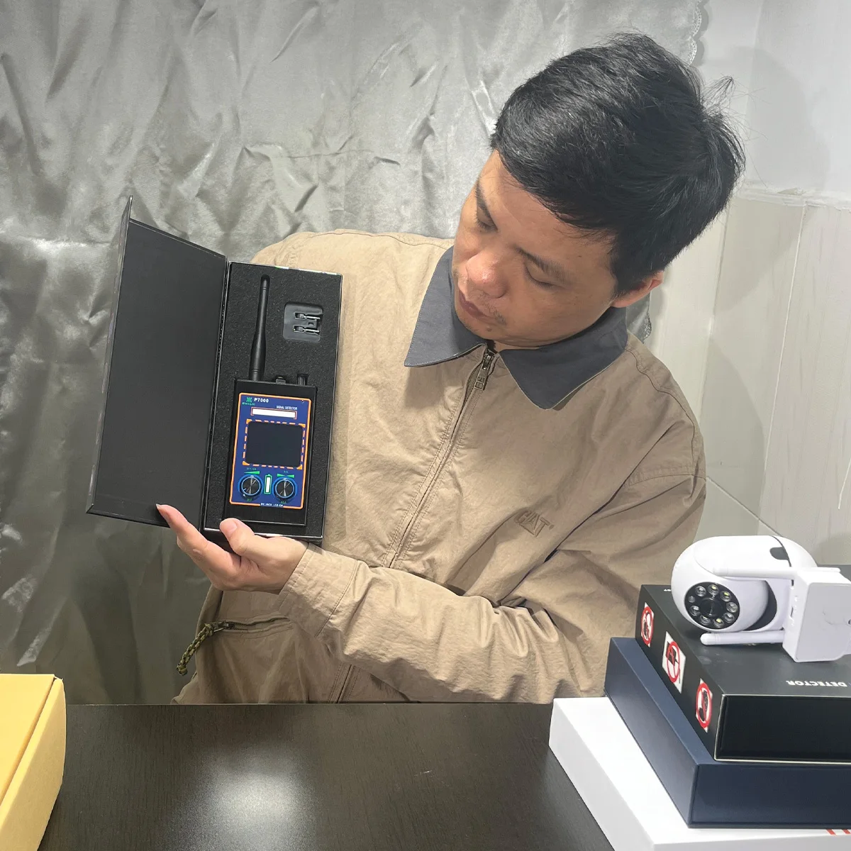 

Privacy Protector Detector - For GPS Tracker, Hidden Camera, Phone Tap, RF Signal Scanner 12GHz, Magnetic & Infrared Detection