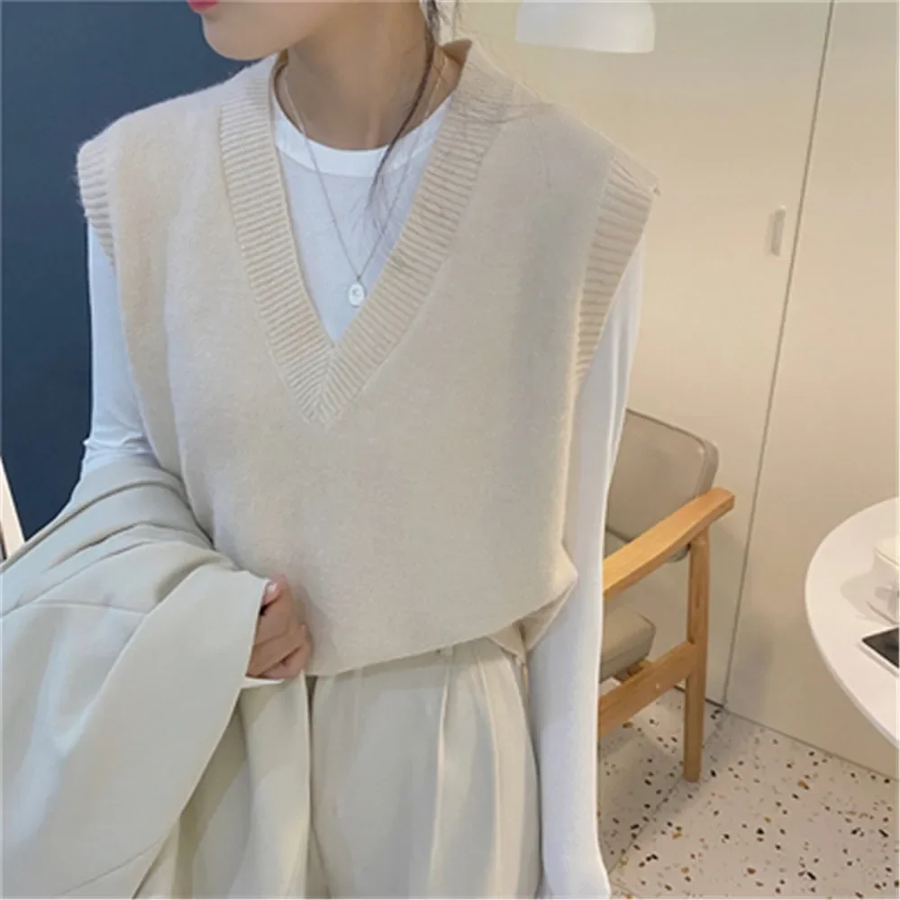 Korean Style Ladies V-Neck Pullover Women Sweater Sleeveless Women Loose Knitted Sweater Vest Tops School Girls Waistcoat Tops