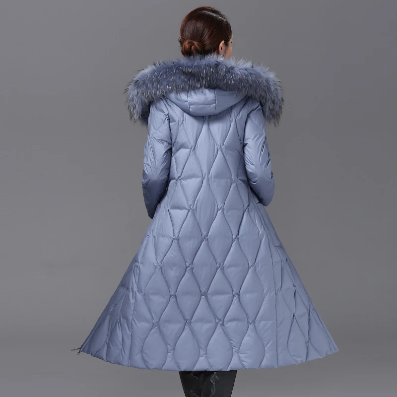 Piumino lungo sopra il ginocchio per madri anziane di mezza età Giacca da donna Collo in pelliccia di procione ispessito Capispalla invernale JJ303