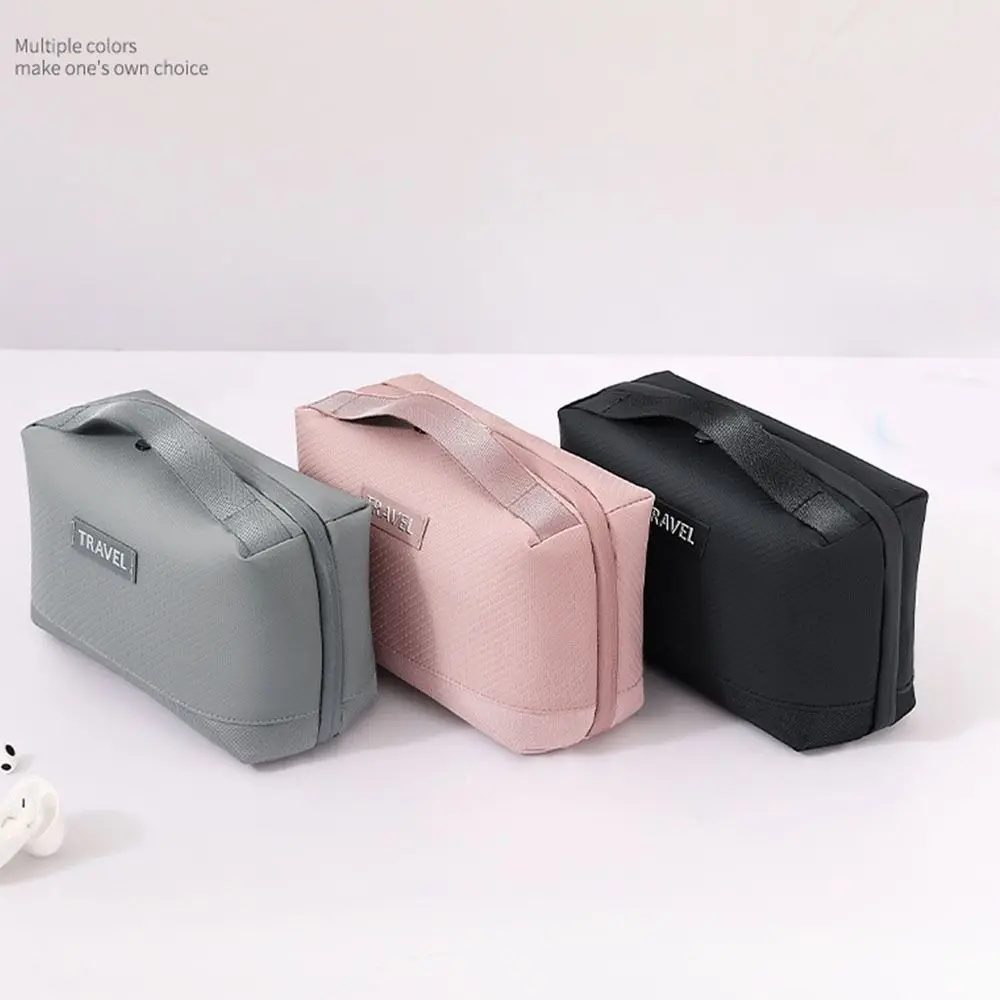 Portable Handheld Makeup Pouch Large-Capacity Space Saving Leather Cosmetics Bag Multi-Functional Handheld Travel Toiletry Bag