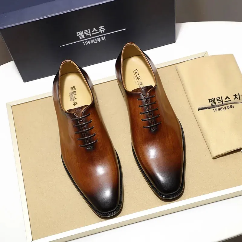 Scarpe eleganti Oxford da uomo con taglio intero in vera pelle classica scarpe formali da uomo fatte a mano da ufficio firmate in tinta unita