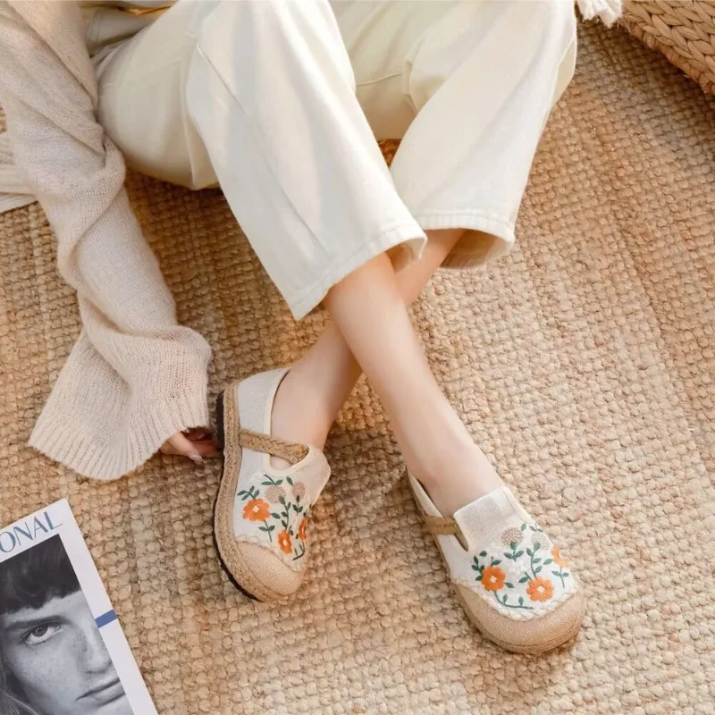 

Women's Retro Linen Espadrilles 2026 Spring Round Toe Slip-On Floral Embroidery Casual Flat Cotton Shoes For Ladies