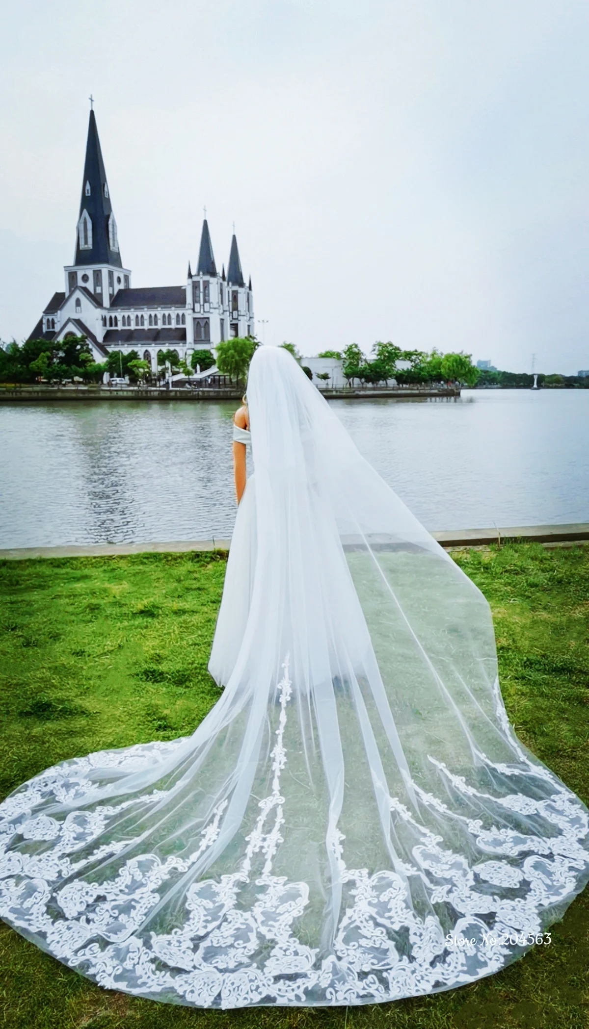 

Romantic Unique Lace Wedding Veil Cathedral Length Two-Layer Bridal Veil With Metal Comb MM Wedding Accessories