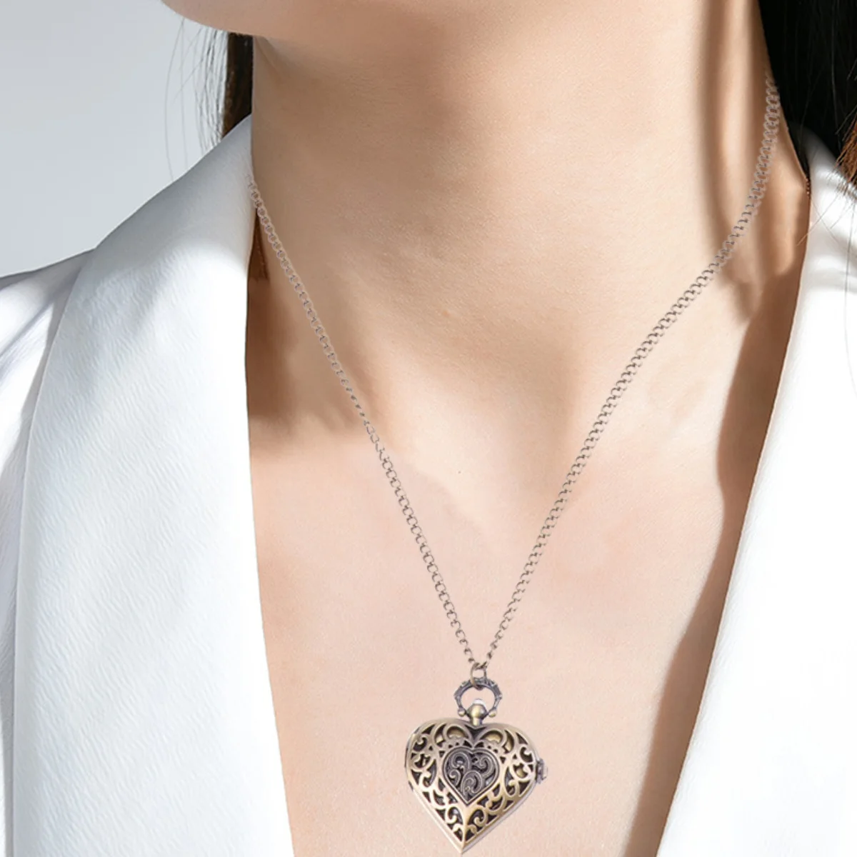 1Pcs Exquisite Pocket Watch Retro Design Durable Material Lightweight Practical Information Easy to Read Retro Pocket Watch