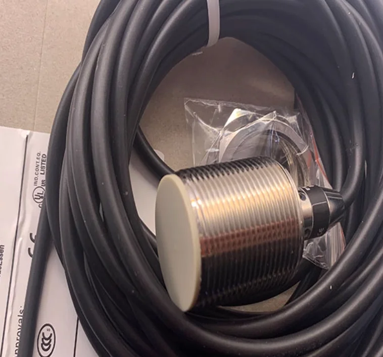 

New IIT232 IIT231 IIT228 approach switch