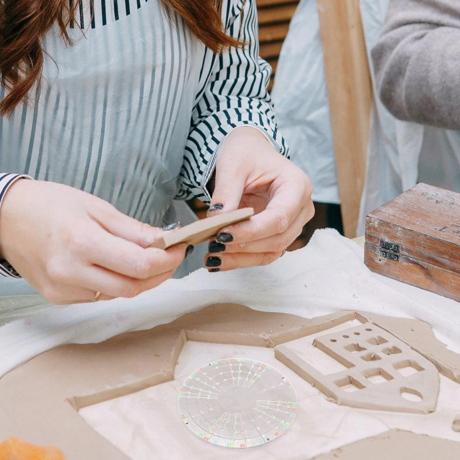 

Pottery Divider Tool Plastic Ceramic Clay Trimmer Rotary Circle Ruler Ergonomic Handle Essential Measuring Tool for Pottery