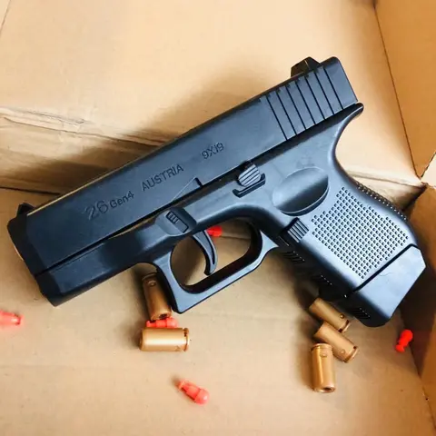 ปืนของเล่นแบบยิงต่อเนื่อง รุ่น Black Pistol Mini G26 ยิงกระสุนนิ่ม พร้อมปลอกกระสุน สำหรับเล่นกีฬากลางแจ้ง เกม CS สำหรับเด็ก