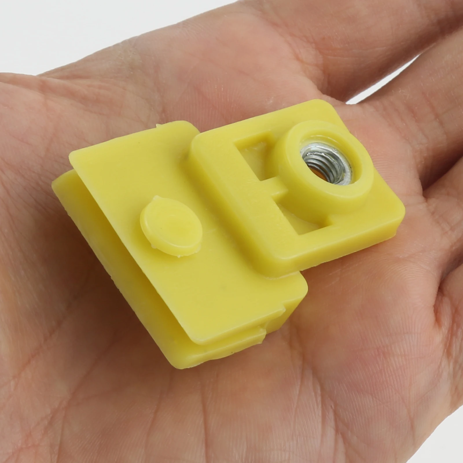 4Pcs/set Yellow Plastic Car Window Glass Holder Base for Isuzu Pickup Auto Fastener & Clip Car Interior Accessories 43.3*33.4mm