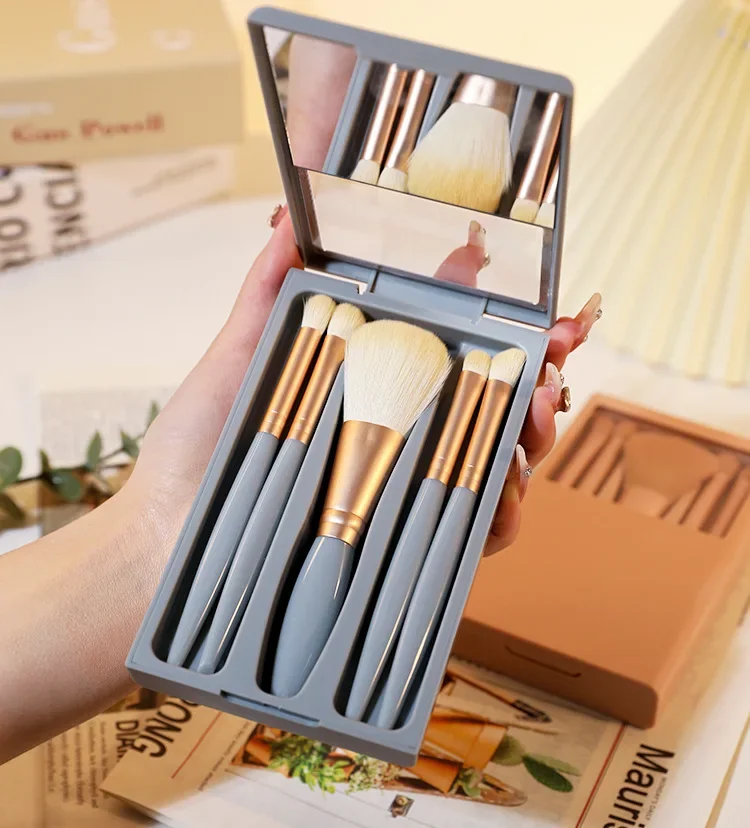 

5Pcs Travel Makeup Brushes Set Portable Mini Cosmetic Brush with Mirror Case Powder Blending Eyeshadow Brush Beauty Make Up Tool