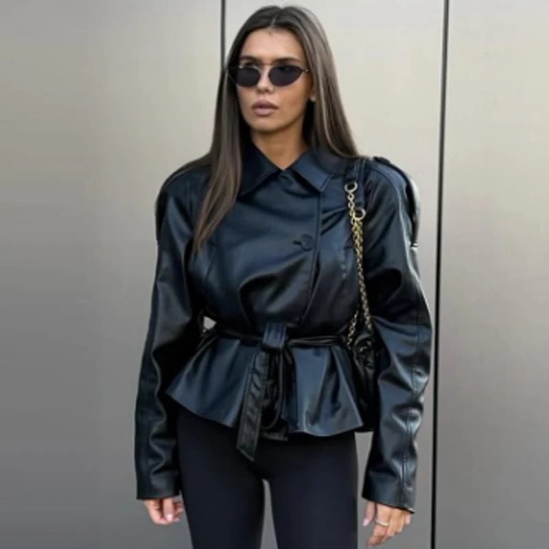 เสื้อแจ็คเก็ตหนังสีดำ HXAO สำหรับผู้หญิง รุ่นใหม่ เสื้อโค้ทและแจ็คเก็ตเก๋ไก๋ พร้อมเข็มขัด แจ็คเก็ตครอปแขนยาว สไตล์มอเตอร์ไซค์ ติดกระดุม เสื้อคลุม