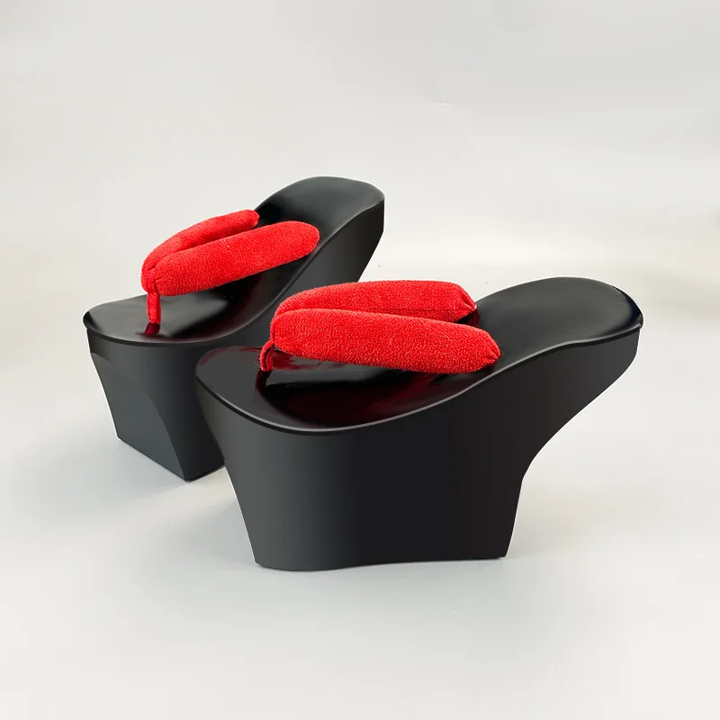 Sandálias Geta de Cosplay Plataforma nas Cores Preto e Vermelho - Acessório para Kimono Japonês