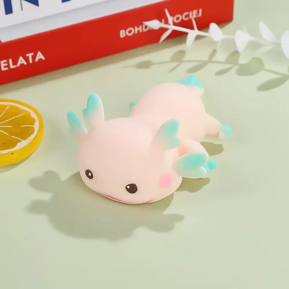 1/4 Stück Axolotl Quetschball Niedlicher Fisch Entspannender Cartoon Antistress Squishy Stressabbau Langsam aufsteigend für Erwachsene Jungen Mädchen Stretch-Spielzeug
