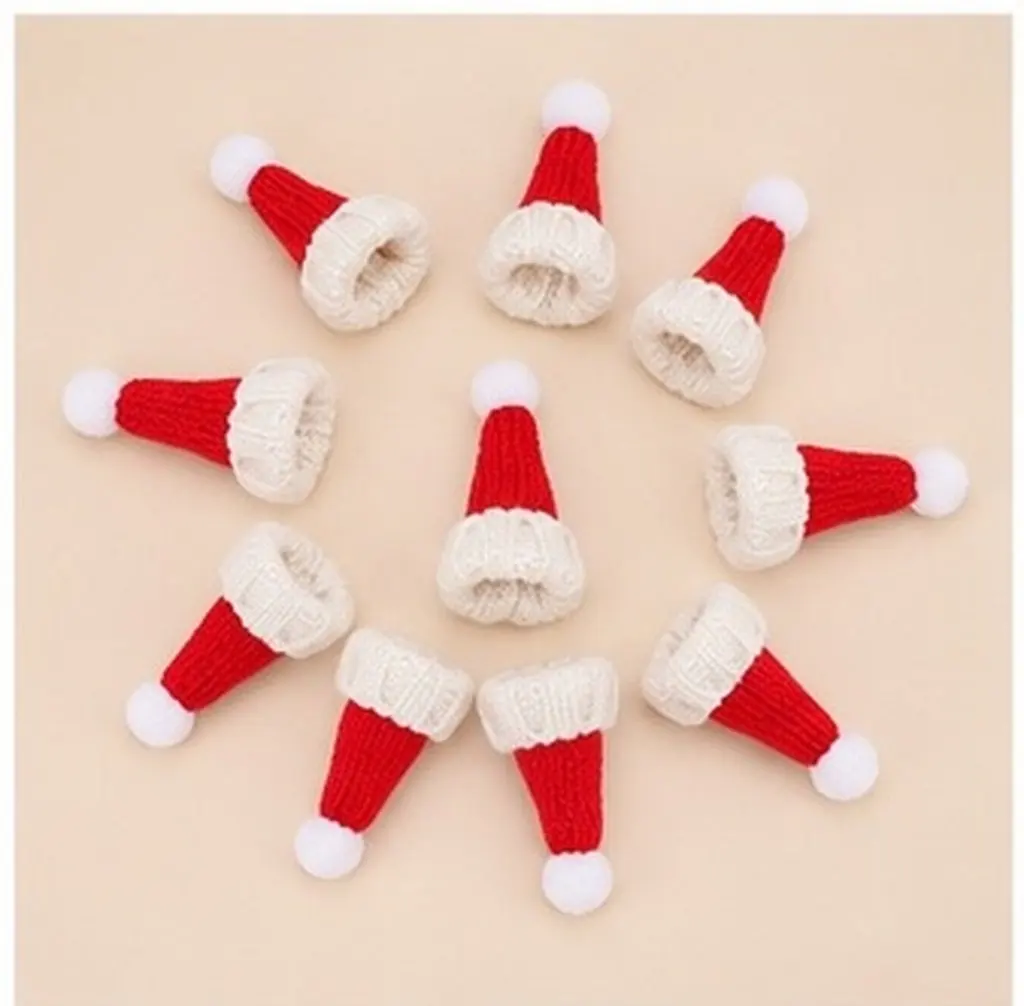20Pcs Mini Knitted Hats Tiny Handcrafted Pointed Design Soft Yarn Mini Santa Hat Christmas Craft Ornament Miniature Santa Hats