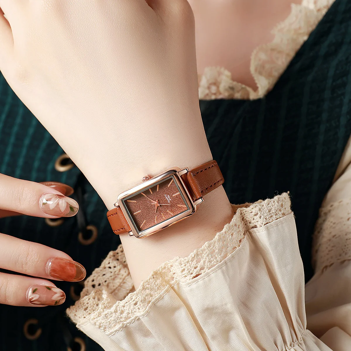 Women's Watch 2025 New Rectangular Style Retro Simple Style Large Dial Customizable