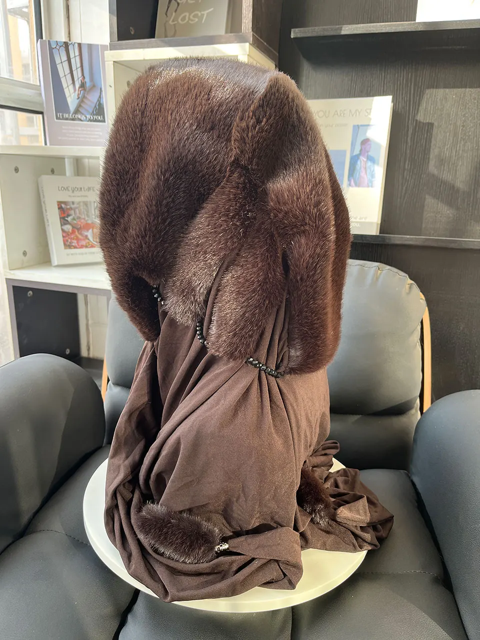 Kunstnerzfell-Mütze mit Kapuze für Damen, Winter-Wärme, Luxuriöser Vollpelz-Kunstnerzschal, Stilvolle Modische Damen-Outdoor-Kopfbedeckung – Detail 4