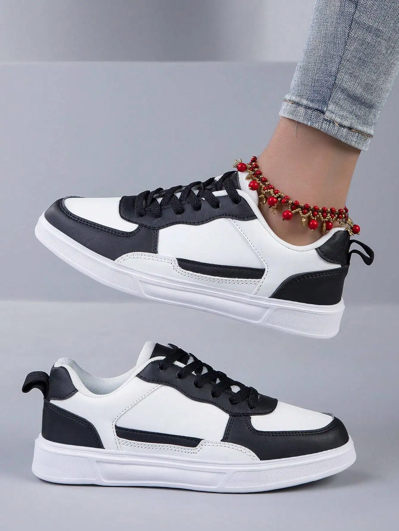 Fashionable Black And White Lace-Up Women Shoes For Spring/Summer Comfortable Sports Shoes