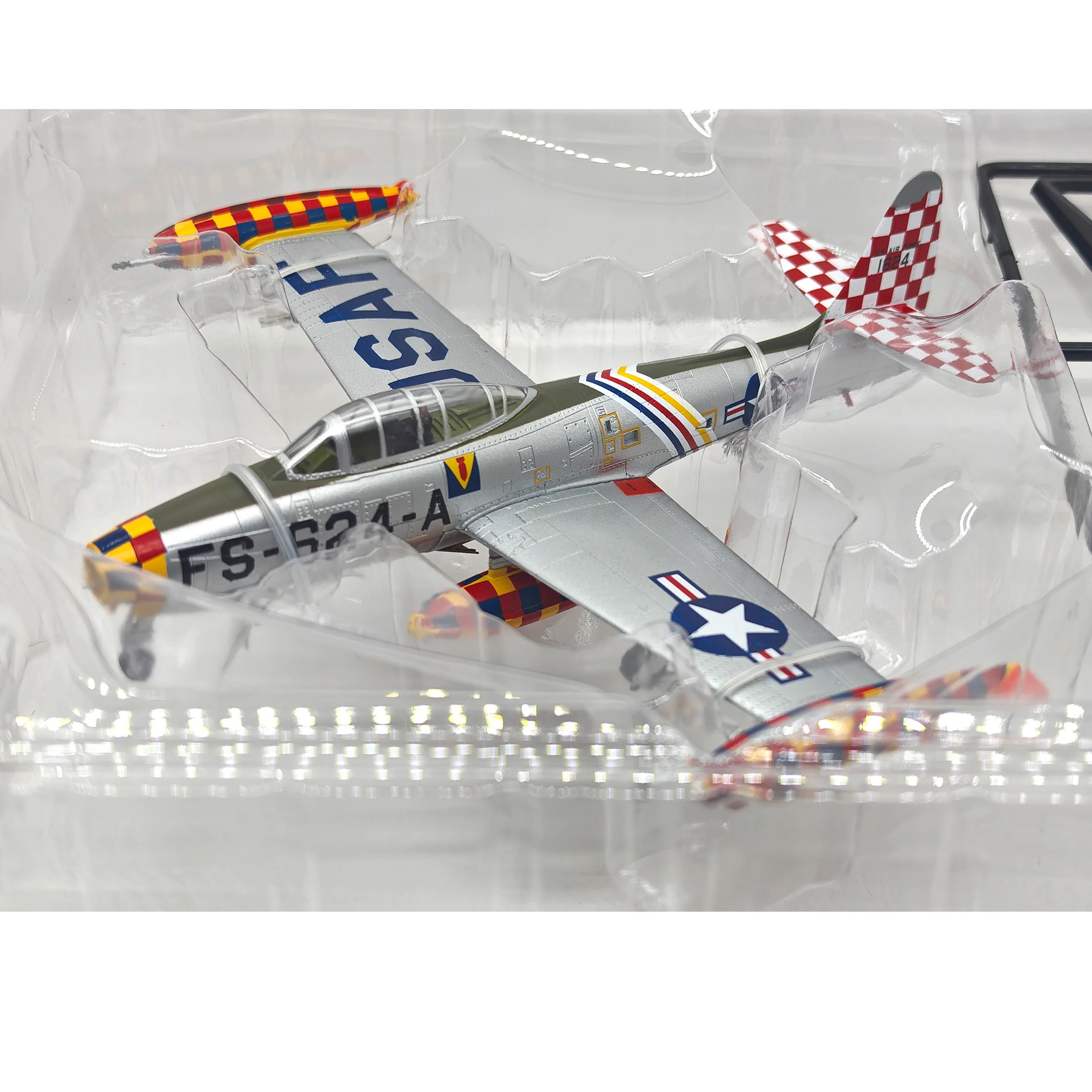

Spot 37107 1:72 US F-84E fighter model (FS-624-A) static finished model (out of print)
