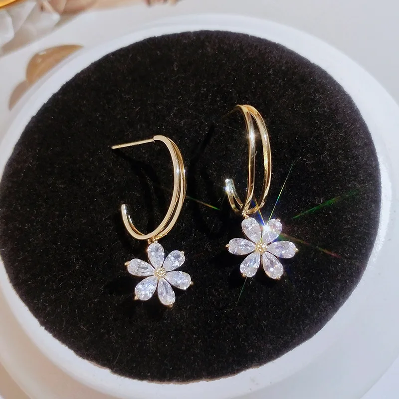 

Exquisite Shiny Zircon Flower Dangle Earrings for Women Sparkling Crystal Daisy Flower Temperament Earring Party Jewelry Gifts