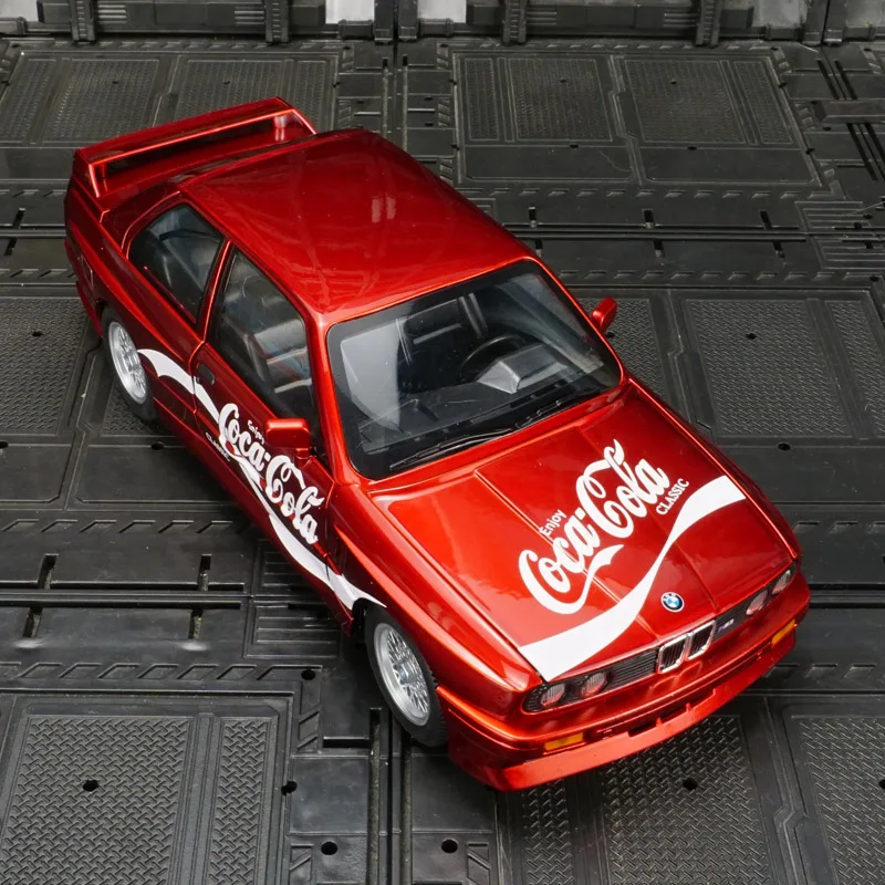 1:24 BMW M3 E30 1988 alloy pull-back toy car door and hood trunk can open has simulated sound and lighting functions