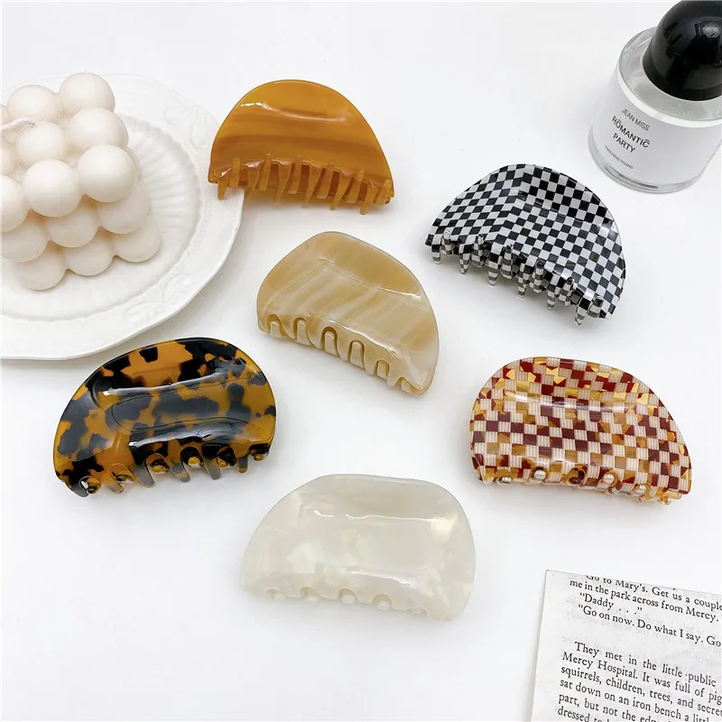 2022 New Korea 7.5cm Black White Plaid Checkerboard Claw Clip Acetate Semicircular Shell Grid Lattice Hair Claw For Woman Cilp