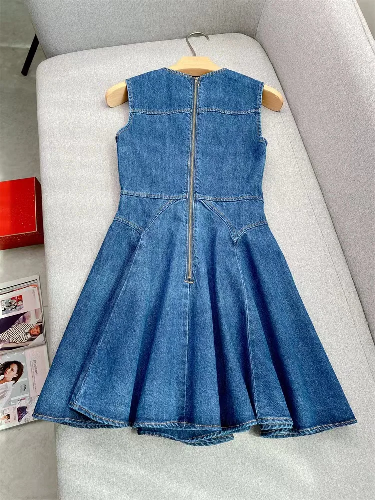 Summer New Fashion Sleeveless Round Neck Denim Dress Women Elegant High Waist A-Line Diamond Button Slim Short Robe Ladies 2024