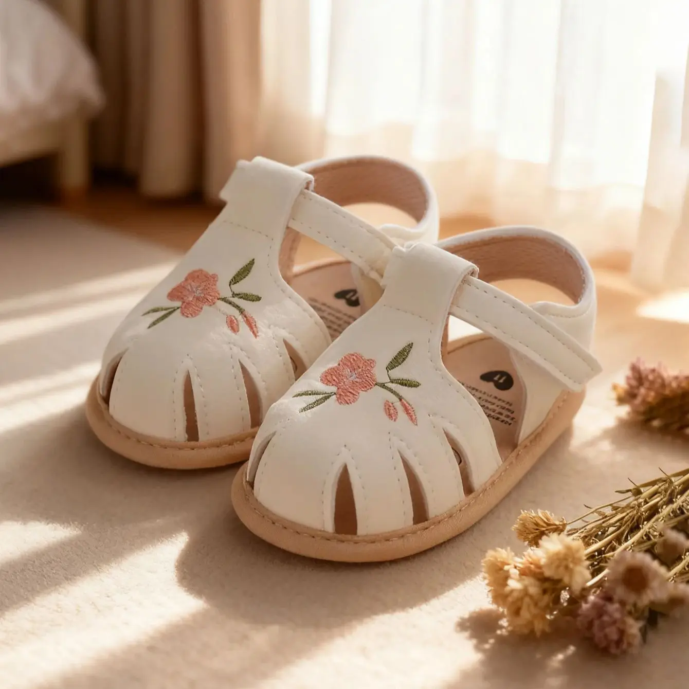 

Сандалии для маленьких девочек, летние туфли на плоской подошве, обувь с вышивкой, обувь для новорожденных, обувь для первой ходьбы