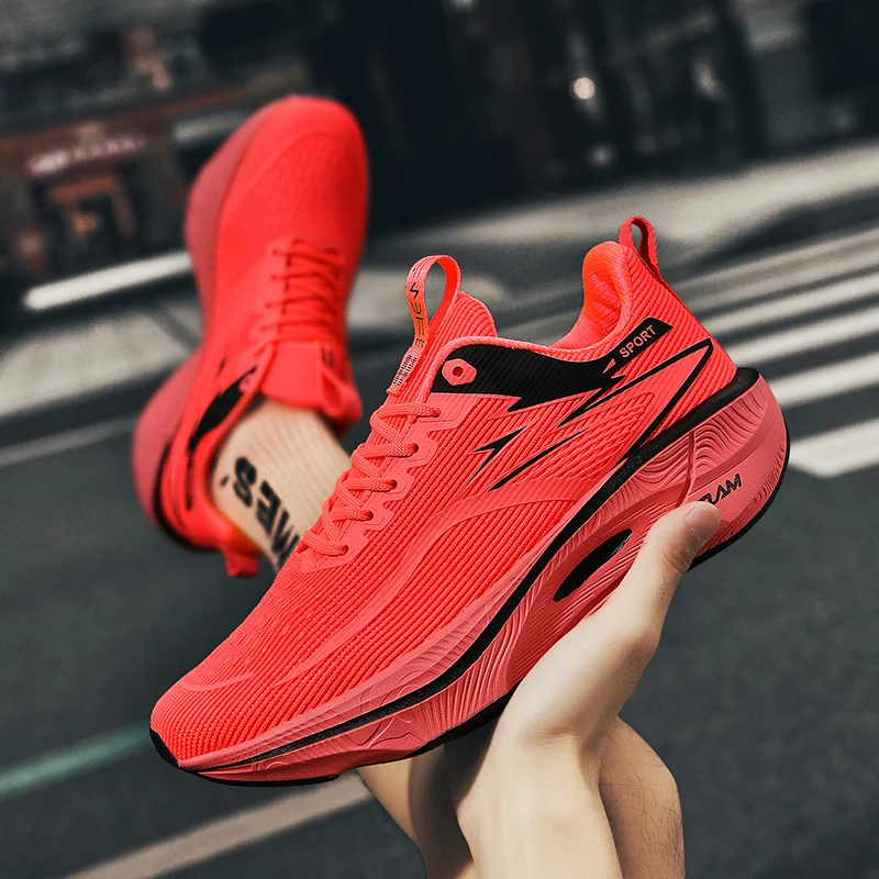 

Trendy new men's running shoes, designed specifically for marathon enthusiasts to exercise in parks and run in the morning