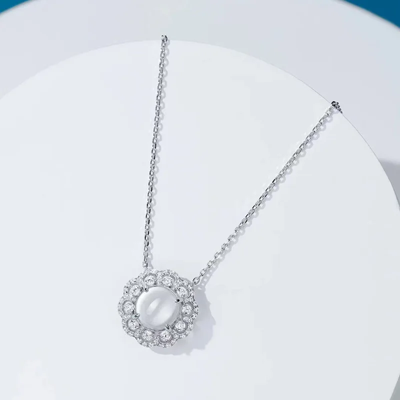 

Кулон из натурального нефрита и халцедона с инкрустированным серебром S925 пробы, 10 мм