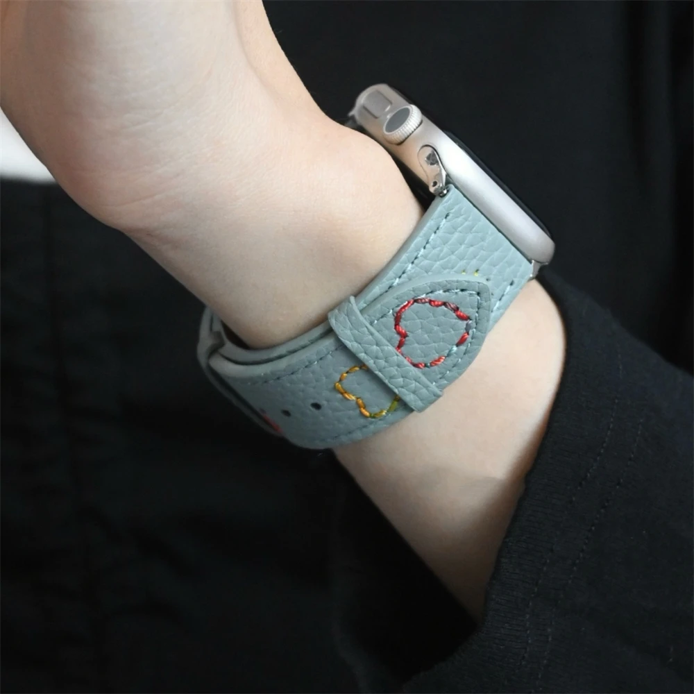 Cinturino floreale in pelle con motivo litchi di lusso per Apple Watch 44mm 40 45 41 49 42 38mm cinturino morbido per Ultra Series 9 8 SE 7 6 5 4 3