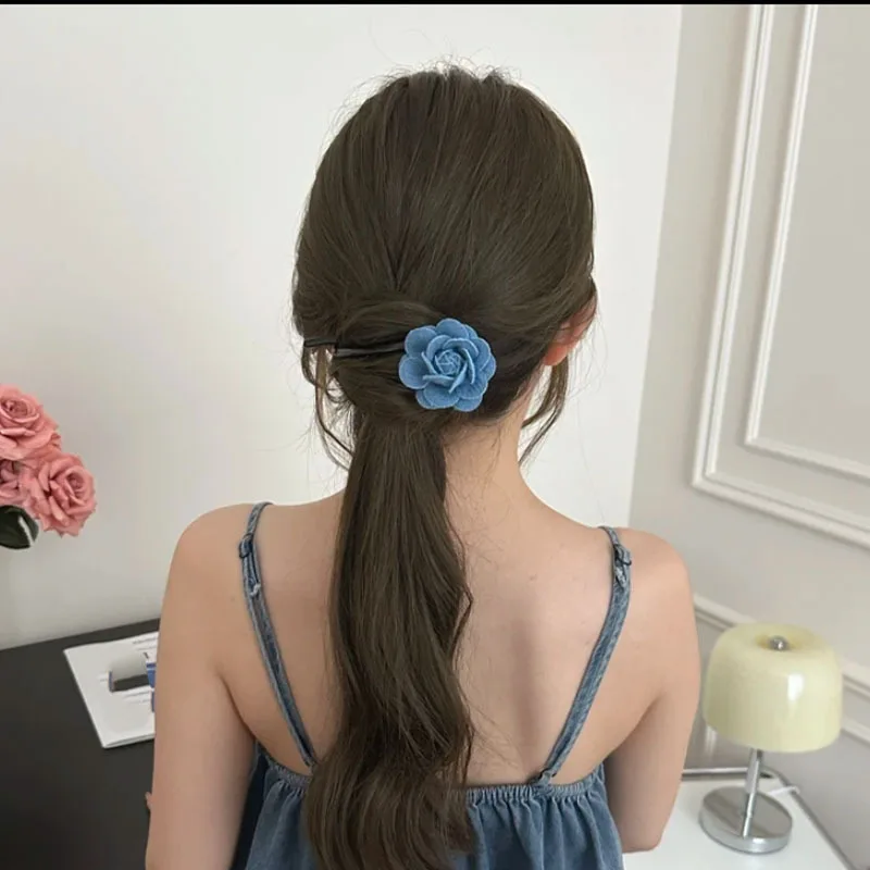 

Western Style Hair Clip S-Shaped Blue Rose Cowboy Floral Design Non-Slip Claw Clip for Ponytail Women Girls