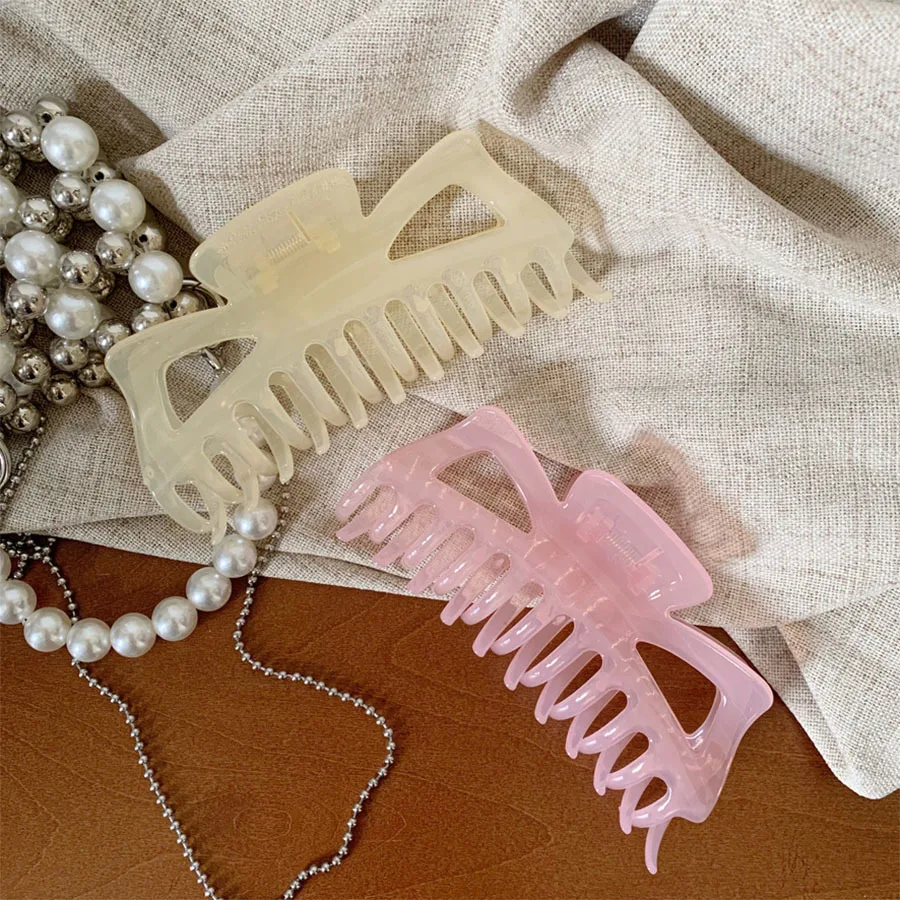 Large Bow Claw Clip…