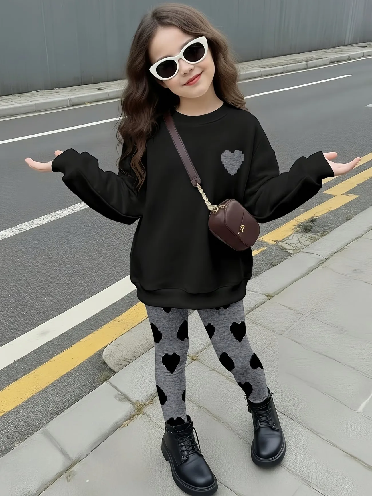 Tenue 2 pièces en forme de cœur pour filles – Ensemble sweat-shirt noir surdimensionné et leggings gris à imprimé cœur pour enfants