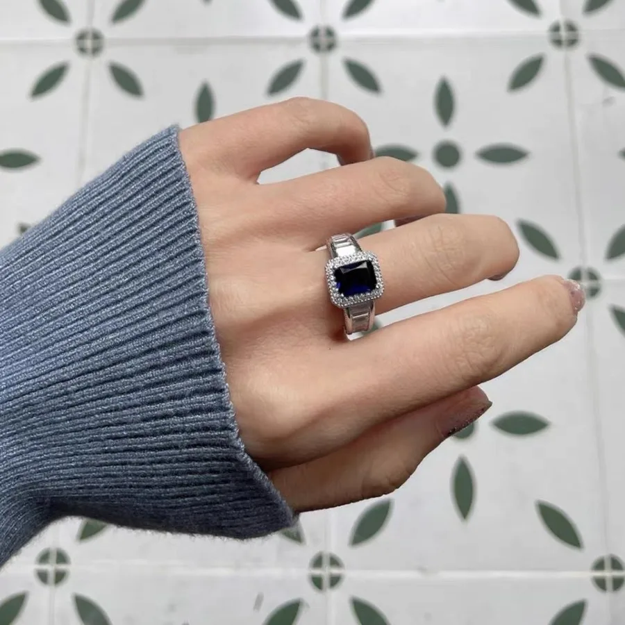 A High-end Ring with Women's Sapphire and Zircon Inlay, Exquisite and Versatile Jewelry with Exquisite Temperament