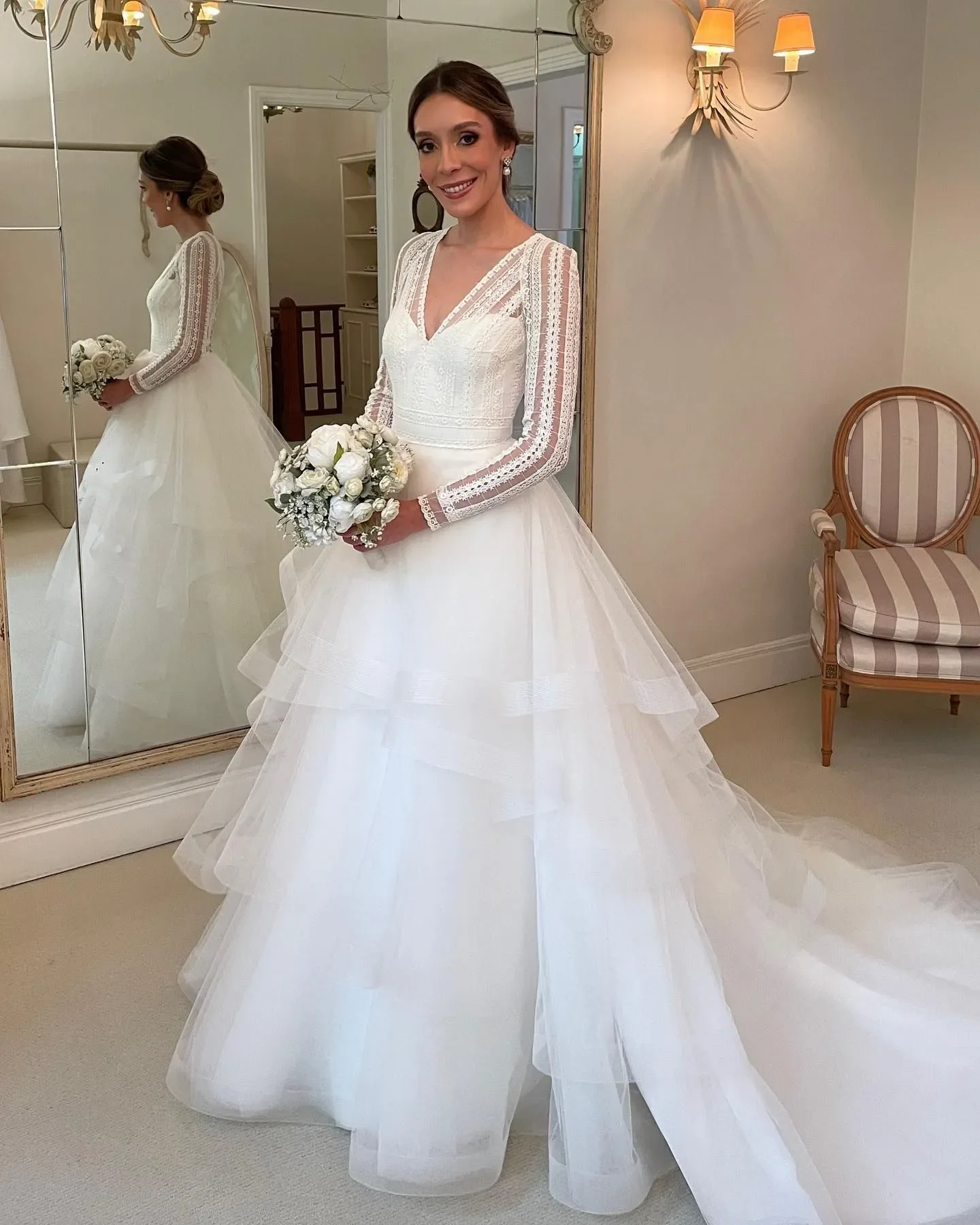 Vinage A Line Wedding Dresses Sheer Long Sleeve V Neck Overskirt Train Bridal Party Gowns For Garden Country Robe De Marriage