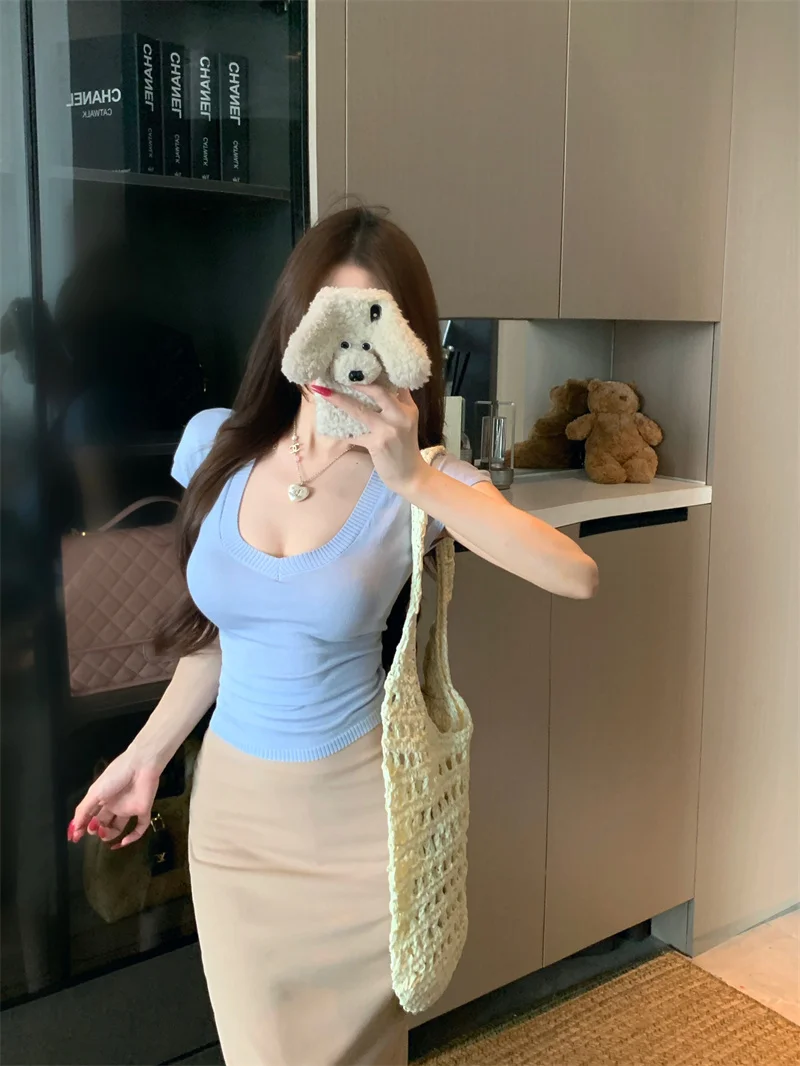 

Комплект из двух предметов: футболка с U-образным вырезом и коротким рукавом Kumikumi Sexy Spicy Girl (серо-голубая) и приталенная юбка средней длины для женщин, летний вариант