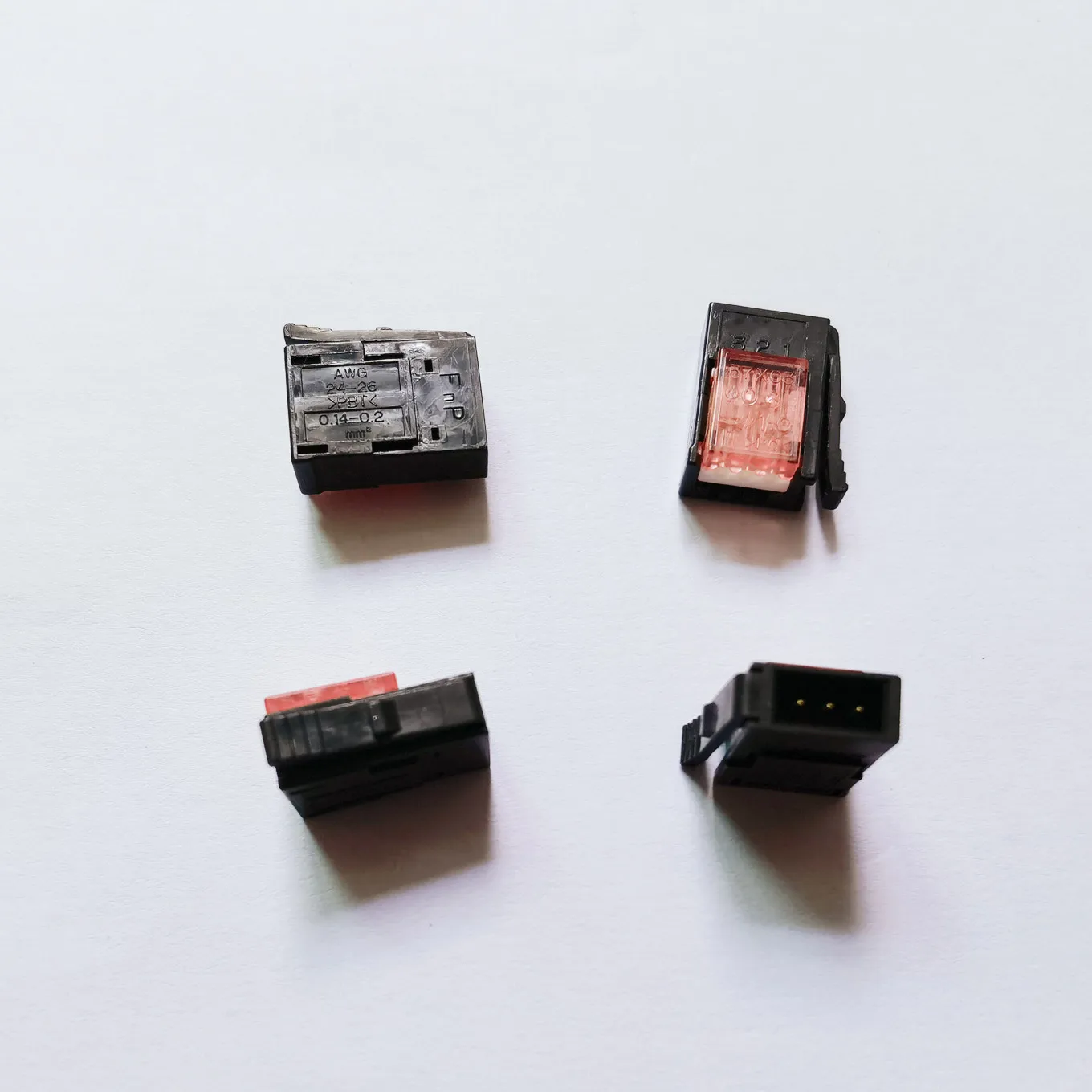 

Original new 100% 37103-3101-000FL connector male head connector 3-core sensor connector