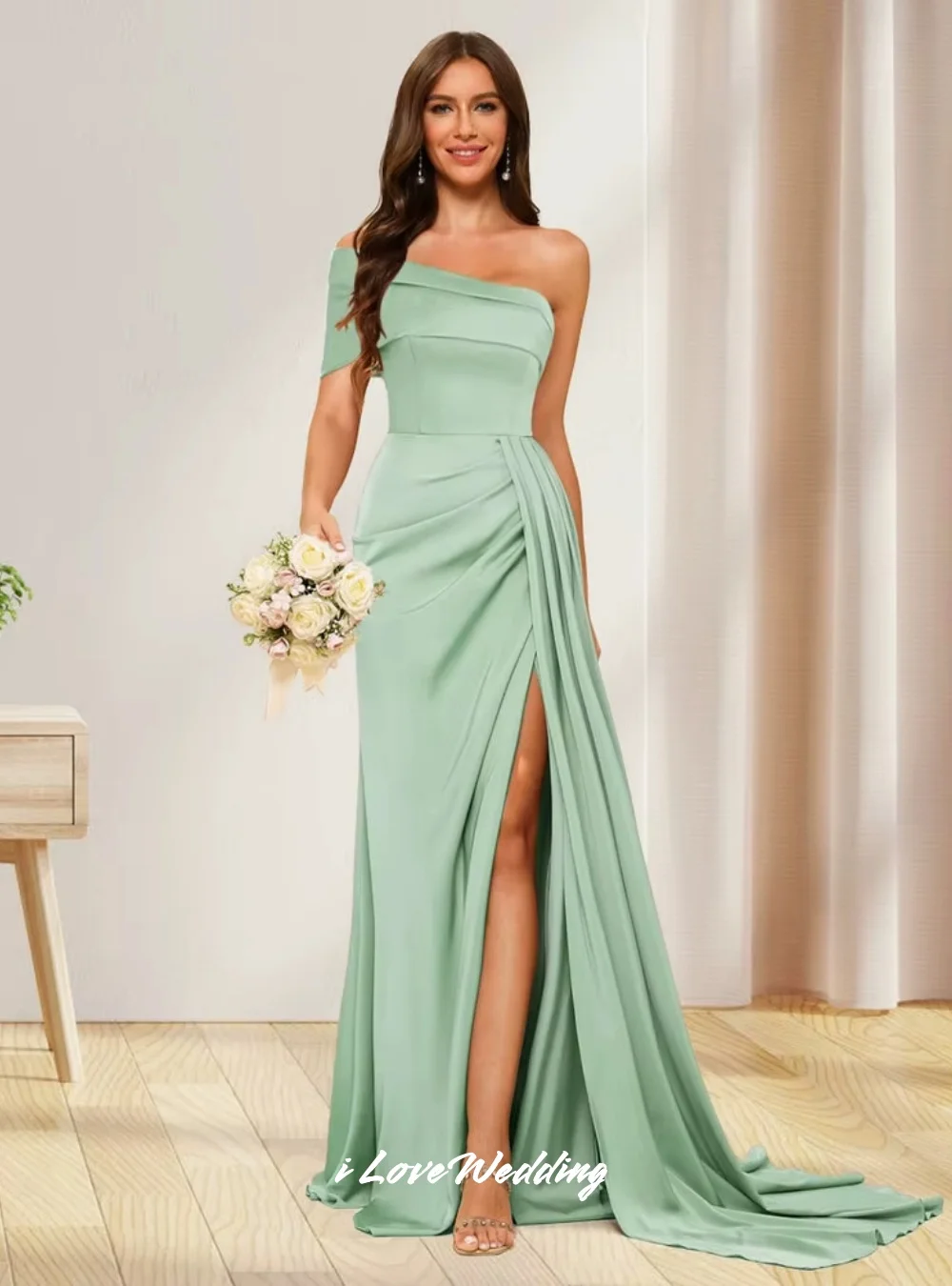 Элегантные платья подружки невесты на одно плечо 2025 атласные плиссированные платья с разрезом по бокам Русалка со шлейфом Тонкие свадебные платья для гостей по индивидуальному заказу