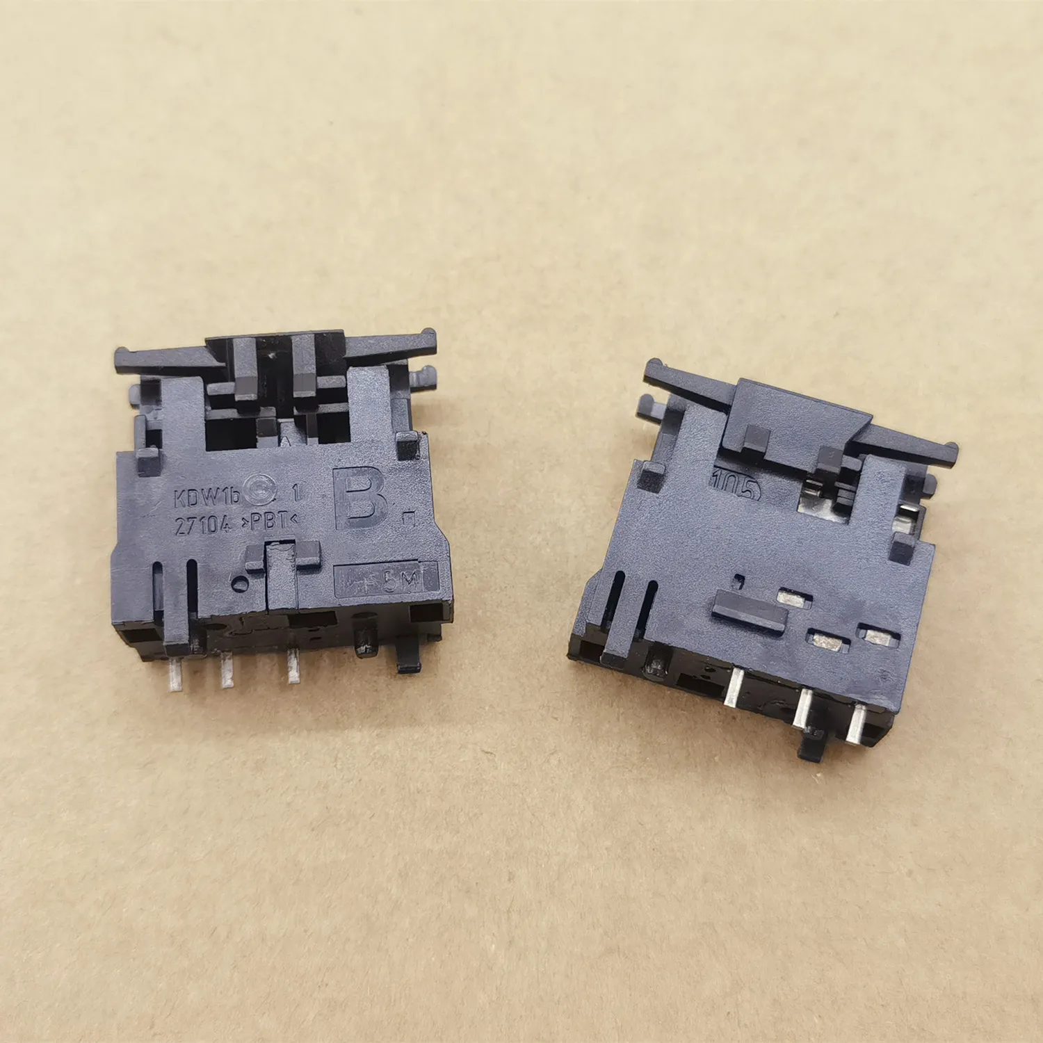 

Original new 100% car rear reading light switch rear ceiling light button self-locking switch 3pin