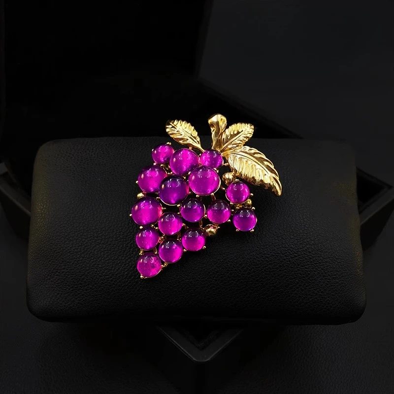 Vintage Grape Brooch for Women Purple Crystal Tone Large Lapel Pin Fruit Shape Luxury Coat Sweater Gift Chic Accessory 1238