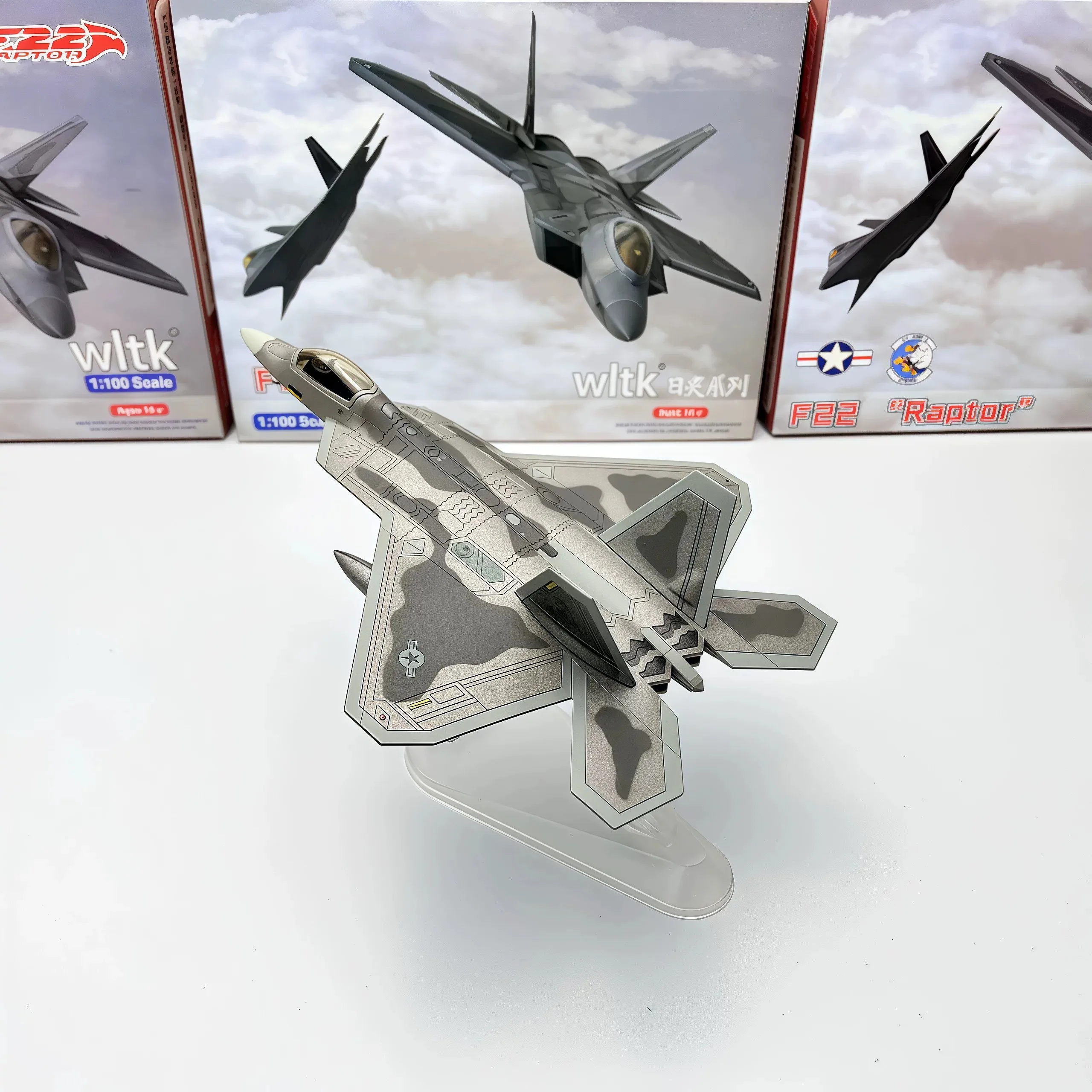 1/ 100 F22 Raptor Mode F22 Stealth Military Fighter Jet Aircraft Model Alloy Simulation Finished Ornament